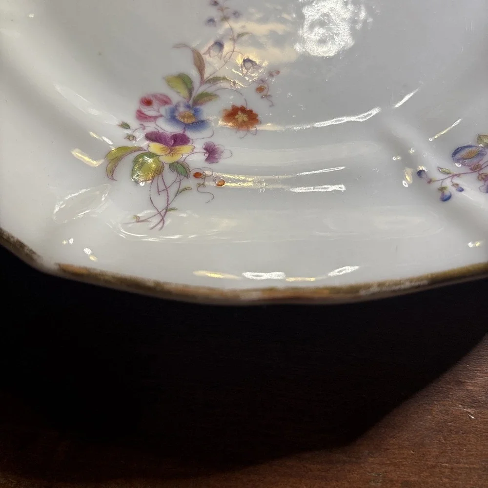 Vintage Porcelain Plates Lot If Two. Floral,‎ Gold Trim. 8.5 Inches.